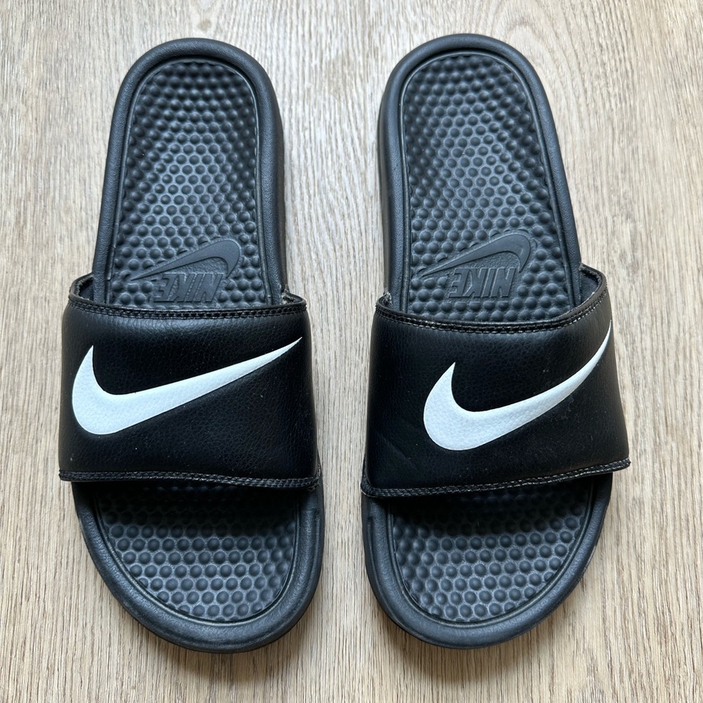 Nike Men’s Benassi Swoosh Slides